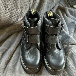 DEVON HEART BUCKLE LEATHER PLATFORM BOOTS